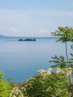 Blick vom Camping Europa Silvella auf den Gardasee