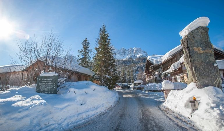 Eingangsbereich mit Schnee zum Campingplatz