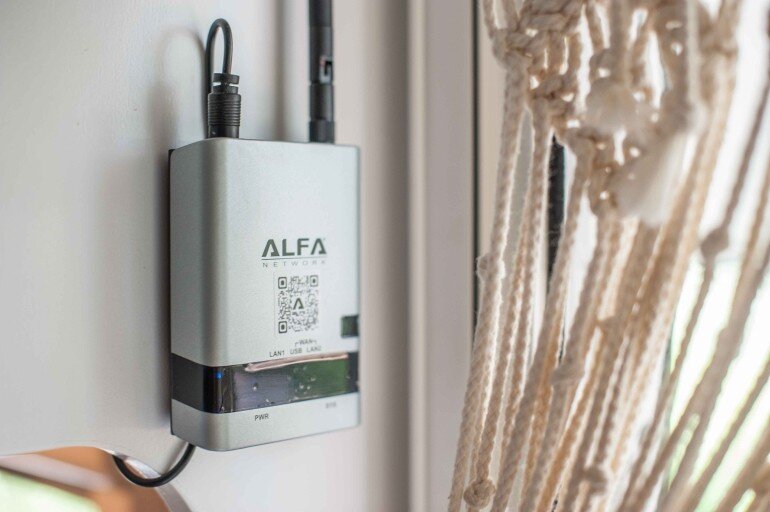 WiFi für Camping nachrüsten - Alfa Network Router angeschlossen