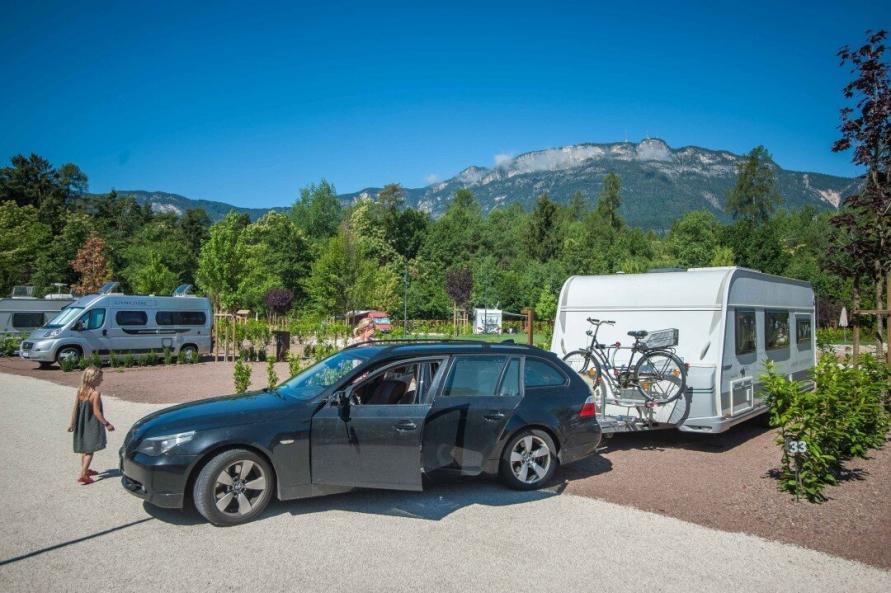 Abfahrt vom Gespann vom Stellplatz auf dem Campingplatz Montiggl