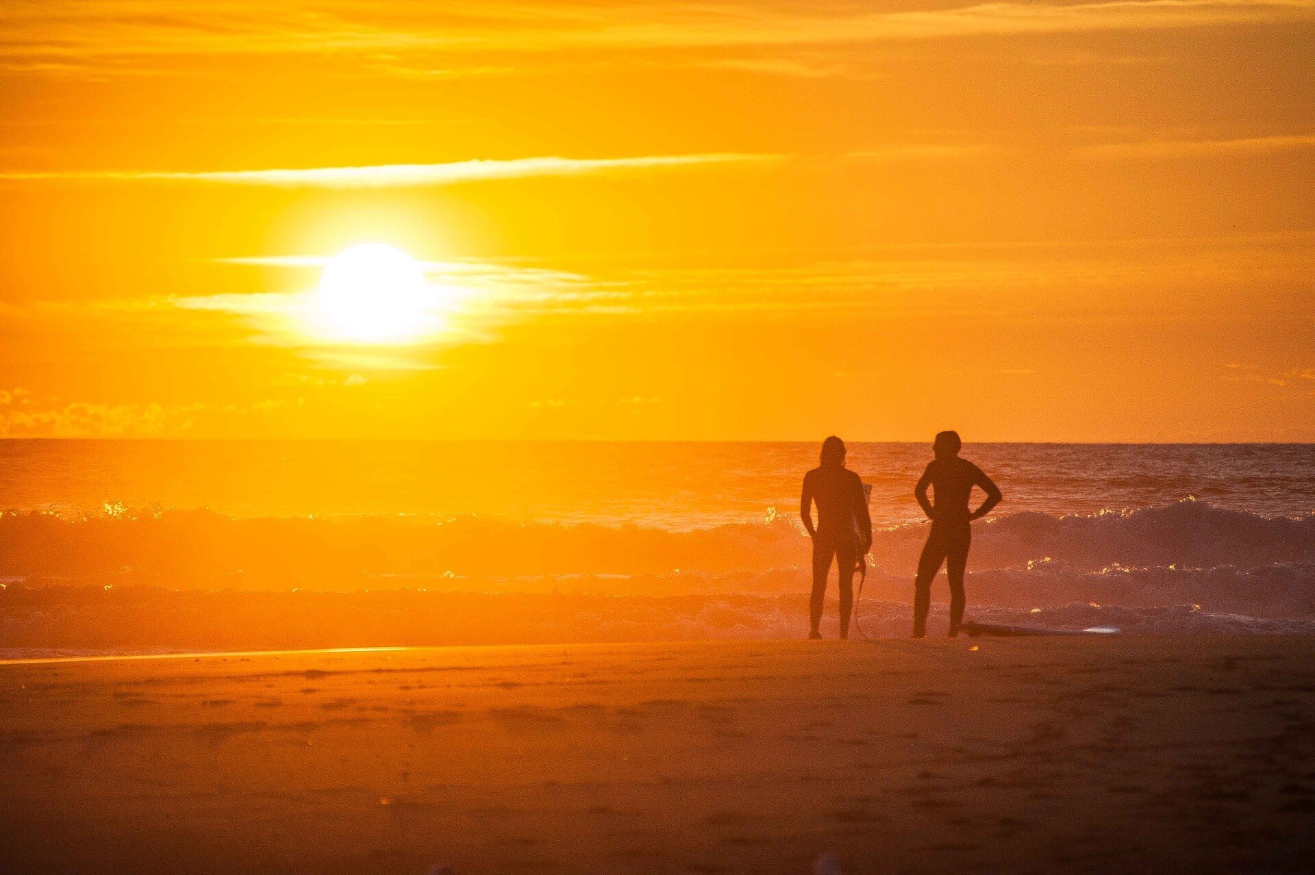 Surfen und Camping Campingplatz Wohnwagen Zelten Le Saint Martin Atlantik Baden Dünen Surfkurs Sommer Strand Urlaub Sonnenuntergang