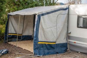 Camping Wohnwagen Vorzeltboden selber aufbauen Kälteschutz Nässeschutz Bodenbelag Boden Wintervorzelt Dauercamping Aufbauanleitung DIY Schritt 6