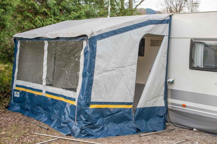 Camping Wohnwagen Vorzeltboden selber aufbauen Kälteschutz Nässeschutz Bodenbelag Boden Wintervorzelt Dauercamping Aufbauanleitung DIY Schritt 7