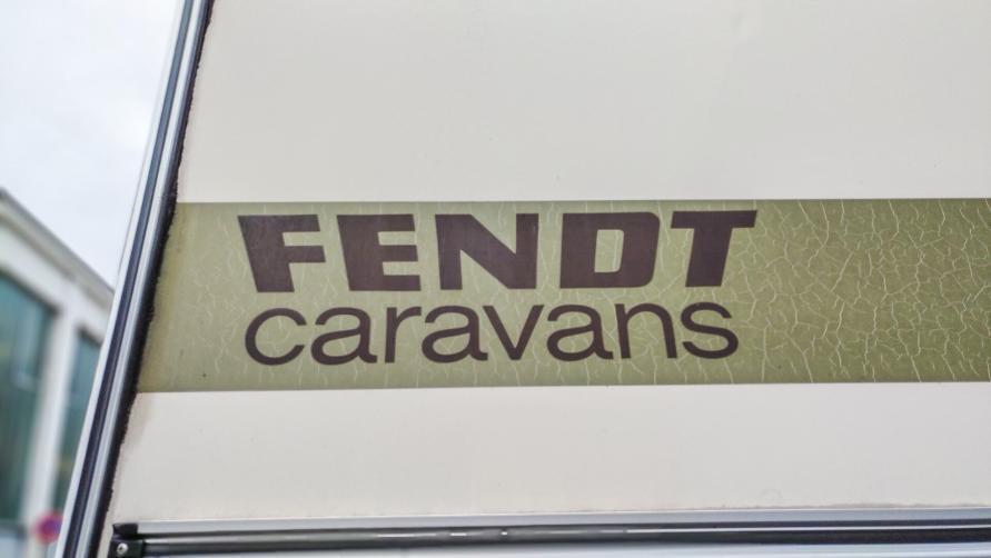 ohnwagen gebraucht kaufen ein Fendt Diamant Favorit 495 T Schriftzug Fendt Caravans MYSMALLHOUSE.de