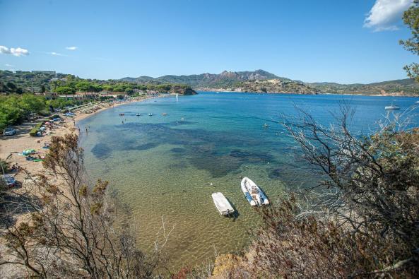 Spiaggia di Naregno Blick von der Klippe - Elba mit dem Wohnwagen